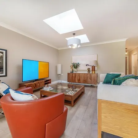 Stunning 3B2Ba Huge Entertaining Space And Hottub! Raynes Park Esterno foto