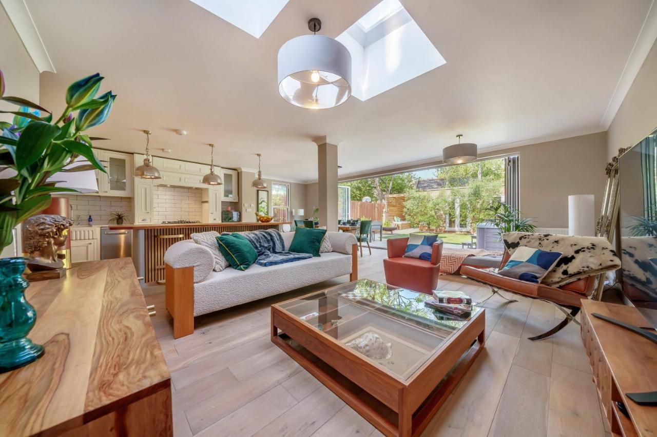 Stunning 3b2ba Huge Entertaining Space And Hottub! * Raynes Park
